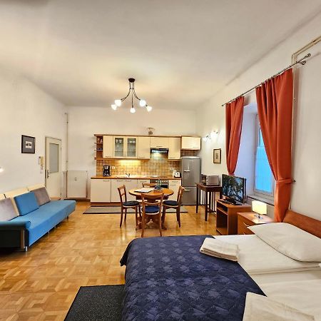 Spacious Central Studio Nika 2 Tour As Liubliana Exterior foto