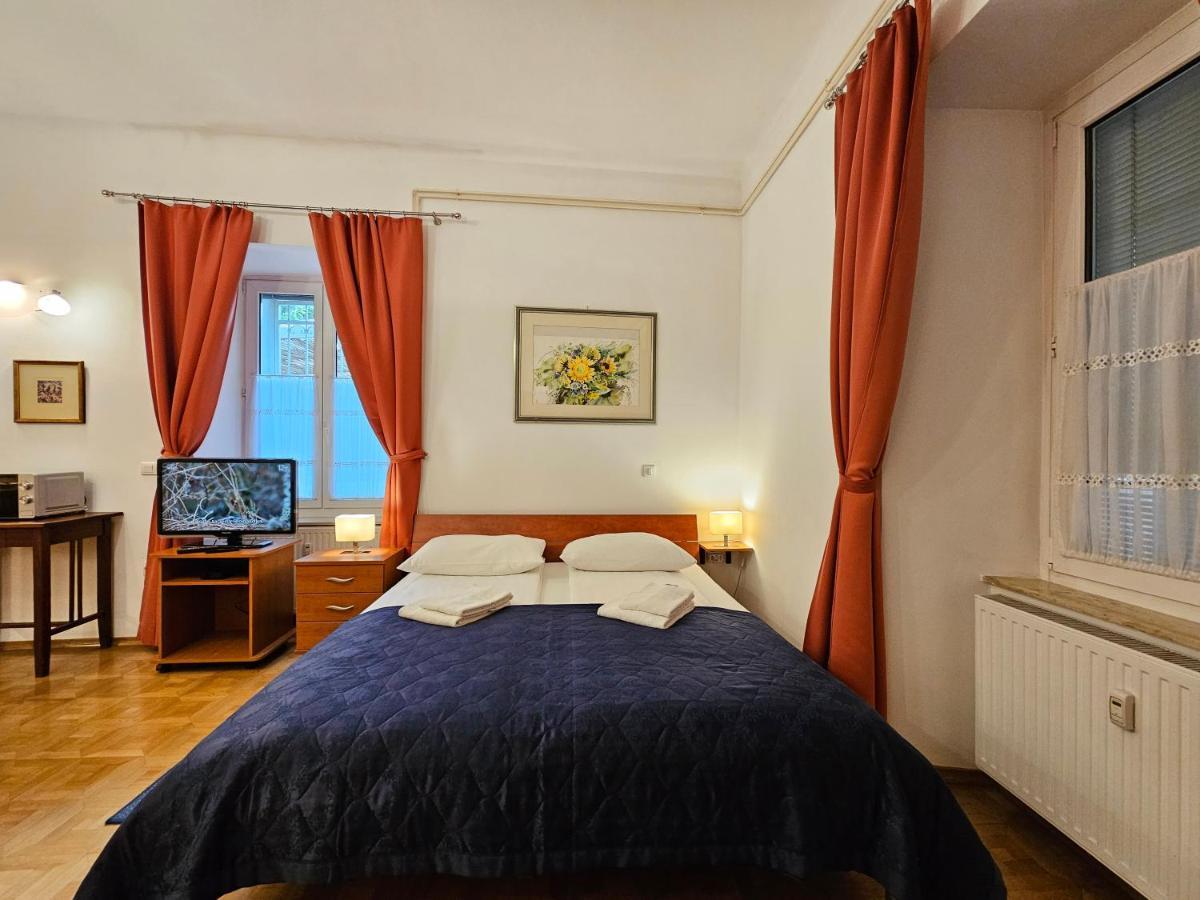 Spacious Central Studio Nika 2 Tour As Liubliana Exterior foto
